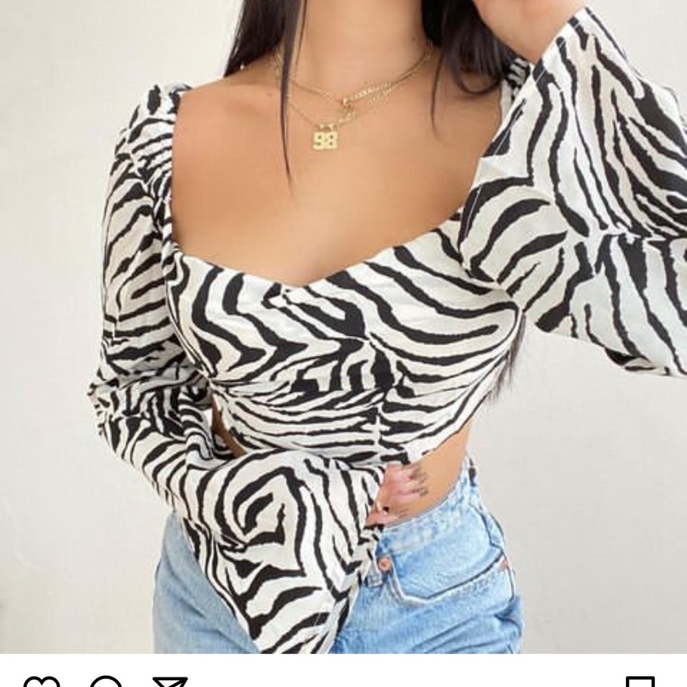 Fits a S/M ZEBRA TOP